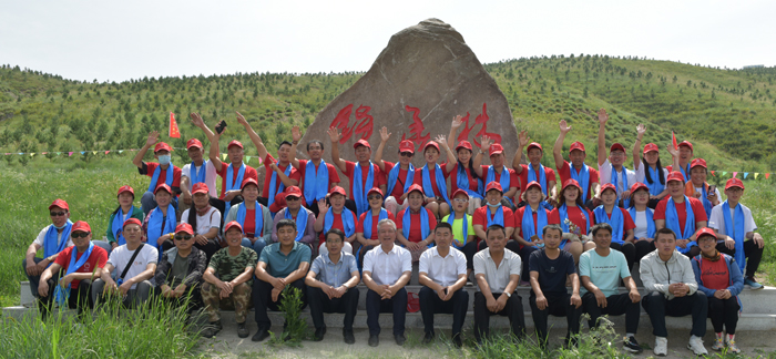 13與會(huì)人員合影.jpg