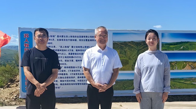 3縣委書記張志剛，縣長遲亞玲與蘇總合影留念.jpg